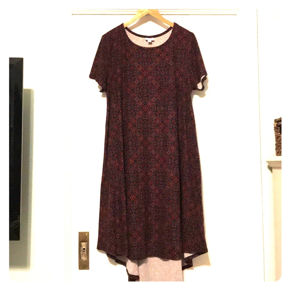 🦄 EUC Geometric Print LuLaRoe Carly 🦄